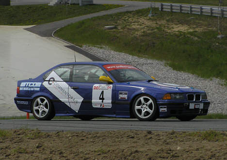 Trods flere, mere Potente BMW'er i feltet er denne bil på den samlede andenplads efter 3 timer.